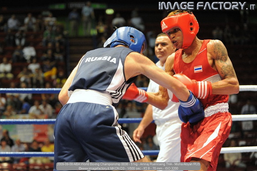 2009-09-09 AIBA World Boxing Championship 0038 - 51kg - Amnaj Ruenroeng THA - Misha Aloyan RUS